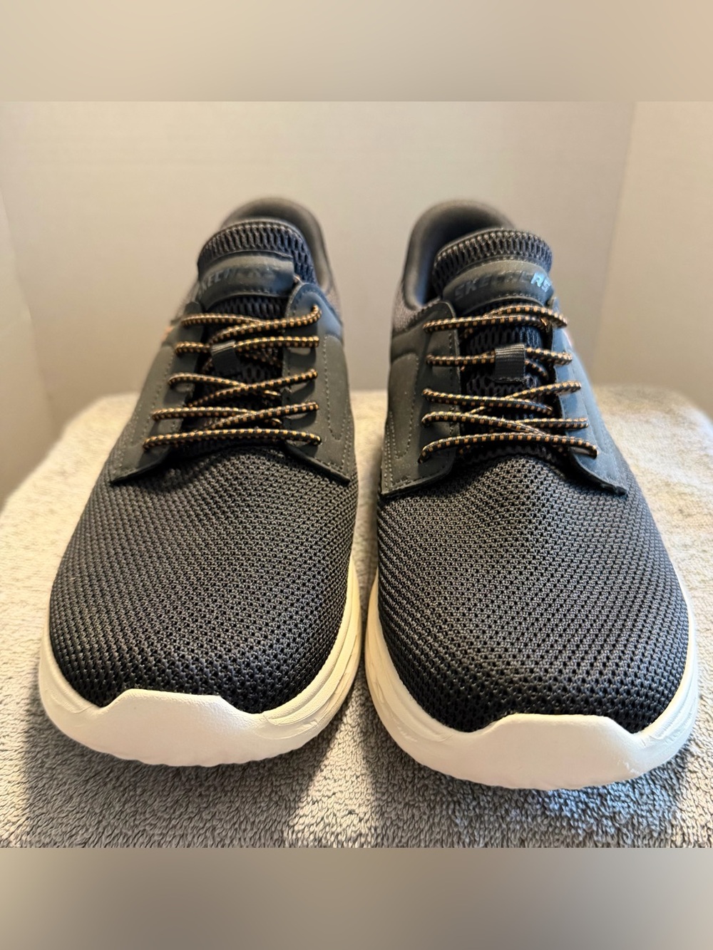 Textile Man Made Upper Skechers Size 9.5 NWOT Swift Fit Sneakers-no box